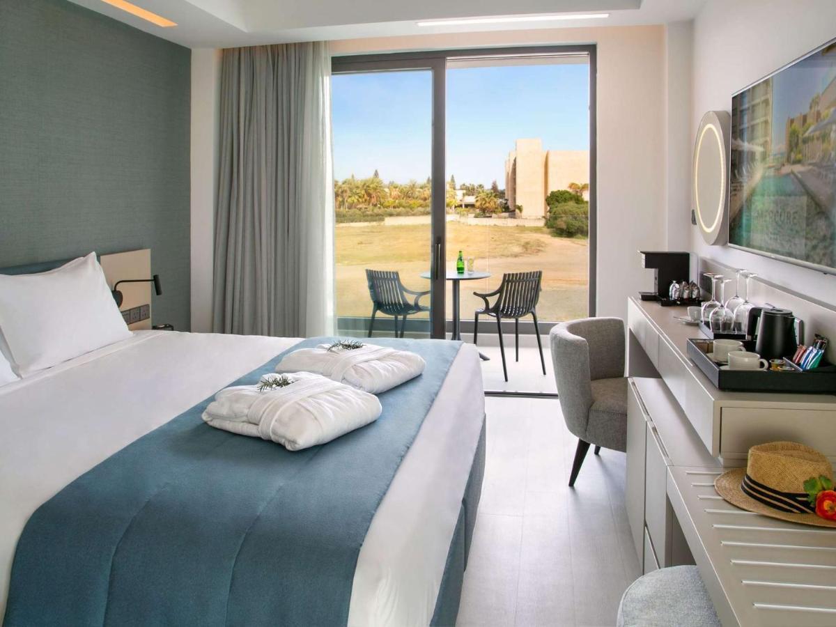 Mercure Larnaca Beach Resort Buitenkant foto