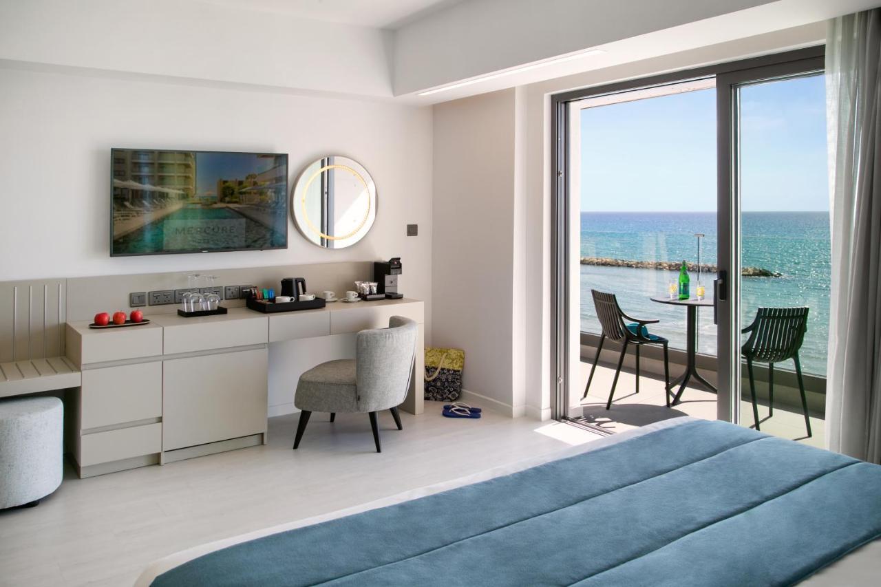 Mercure Larnaca Beach Resort Buitenkant foto