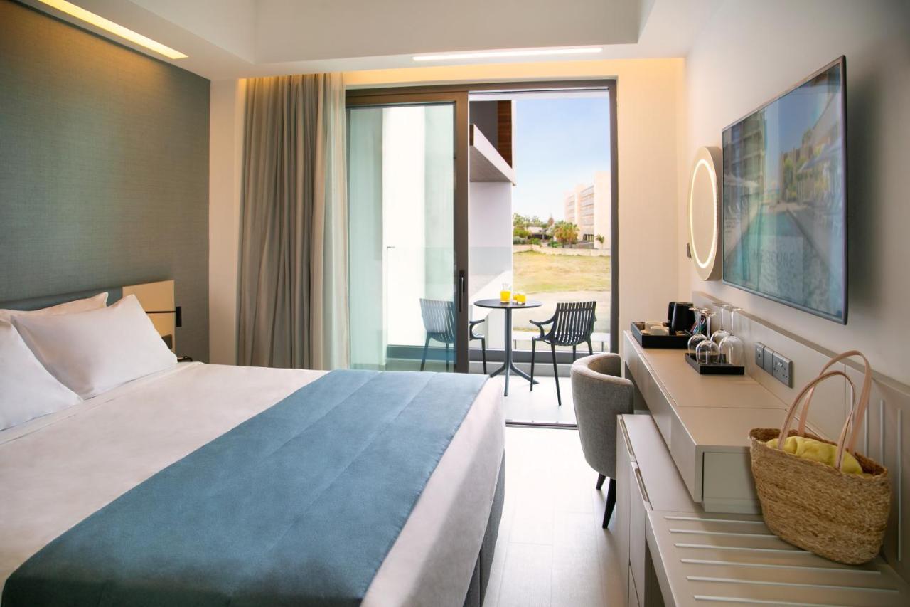 Mercure Larnaca Beach Resort Buitenkant foto