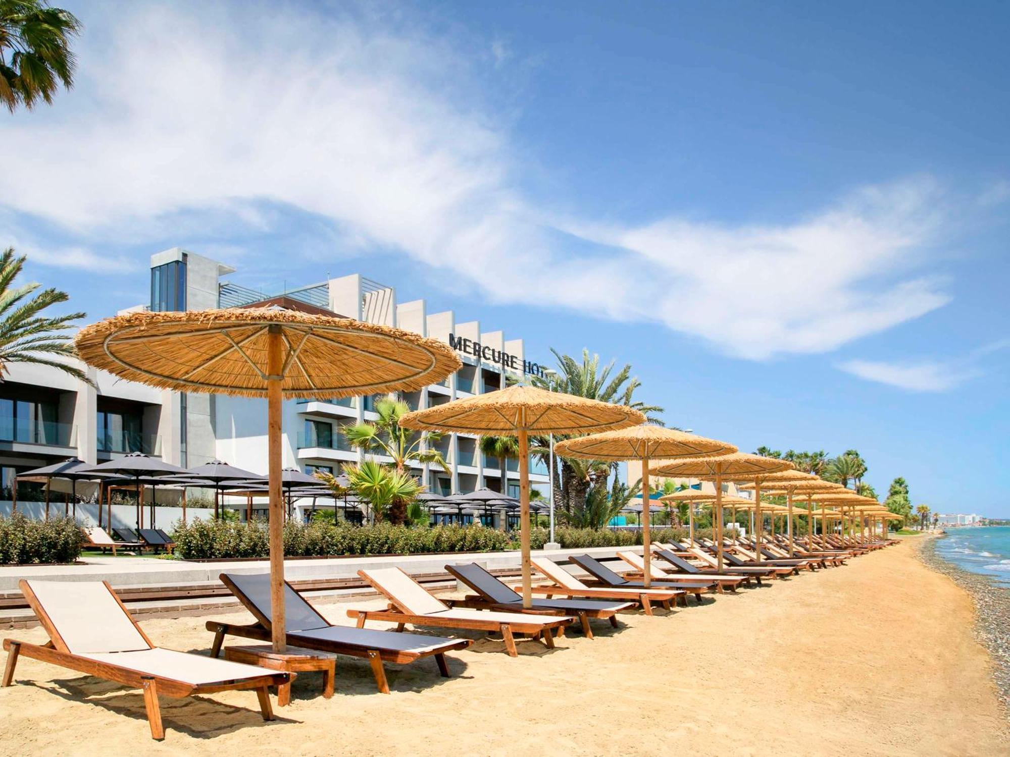 Mercure Larnaca Beach Resort Buitenkant foto