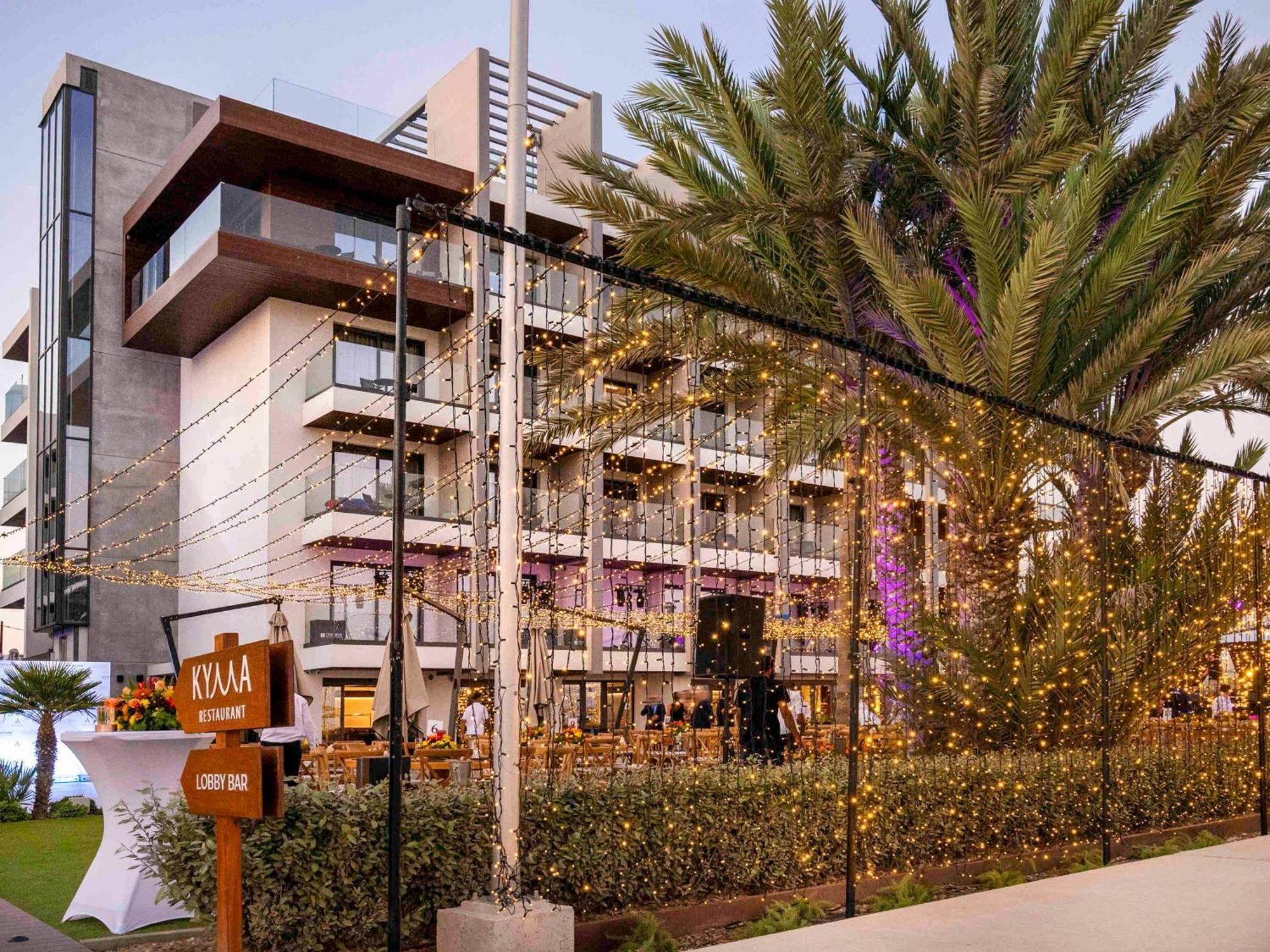 Mercure Larnaca Beach Resort Buitenkant foto
