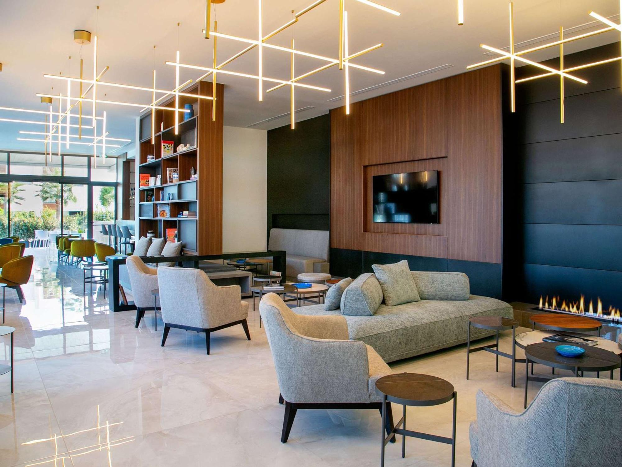 Mercure Larnaca Beach Resort Buitenkant foto