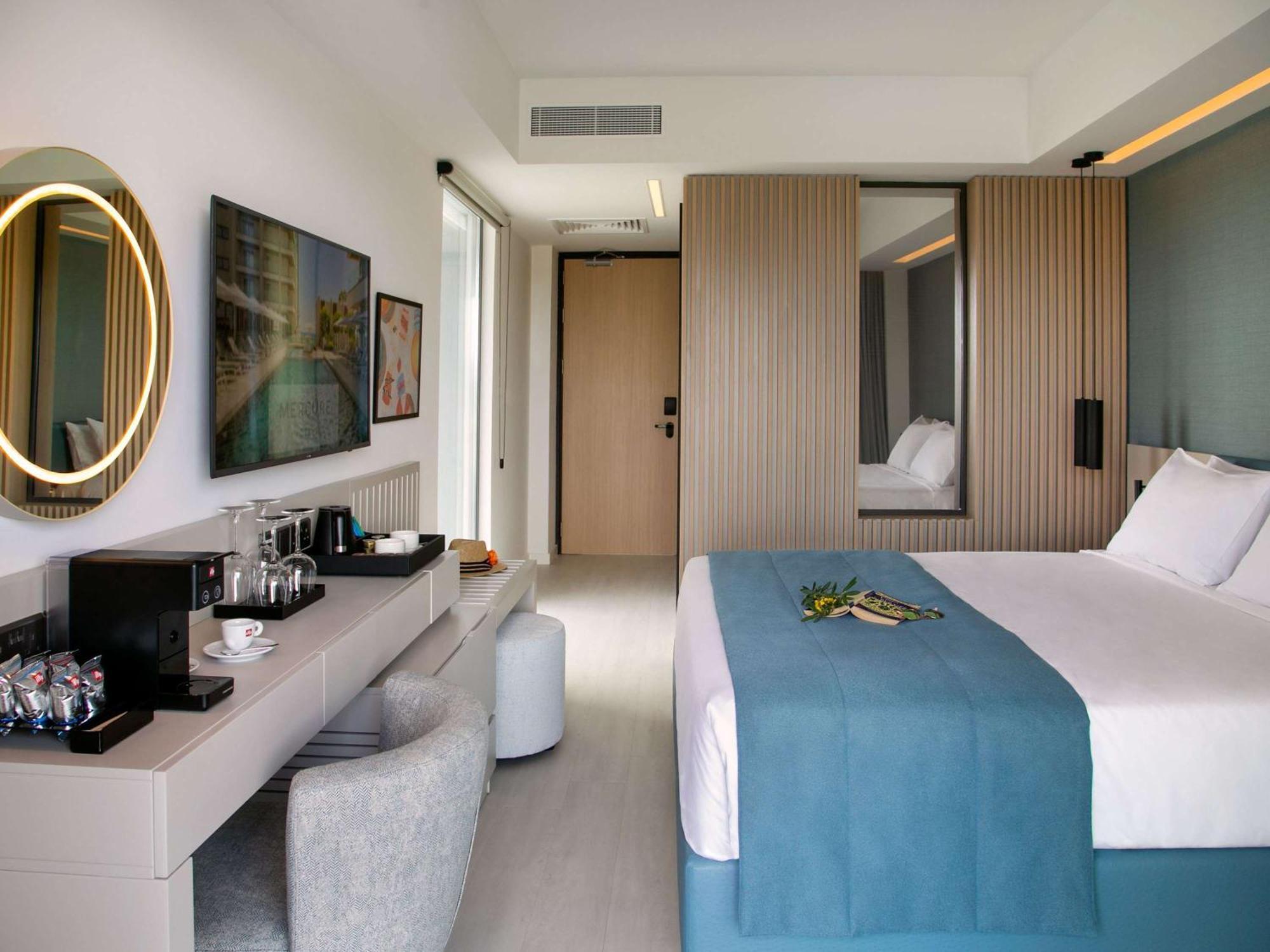 Mercure Larnaca Beach Resort Buitenkant foto