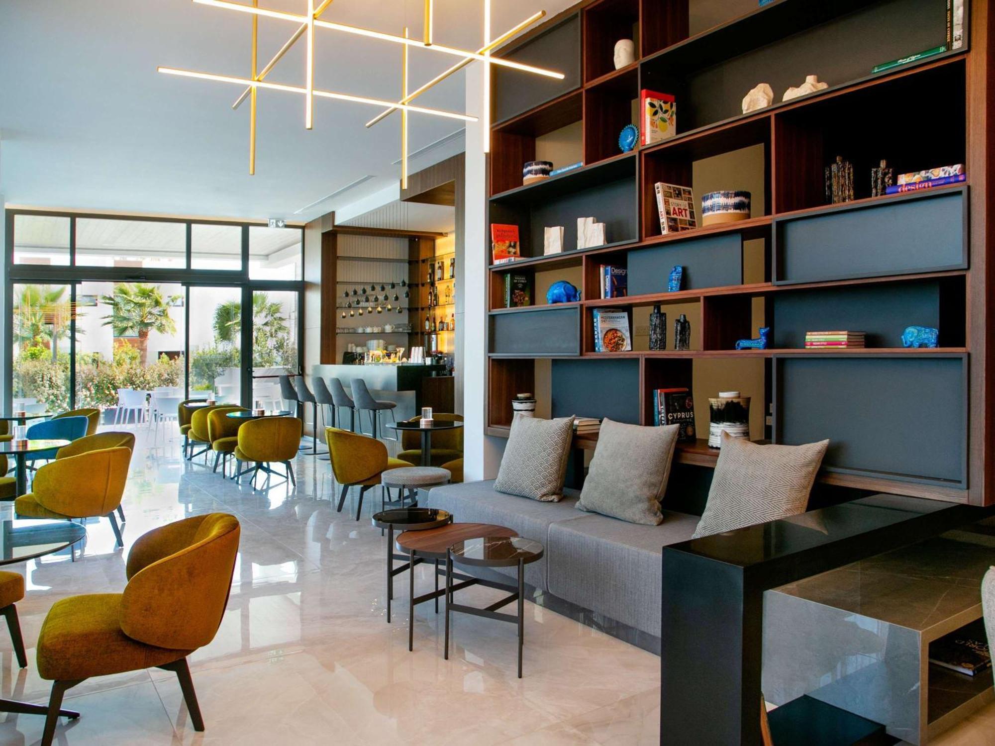 Mercure Larnaca Beach Resort Buitenkant foto