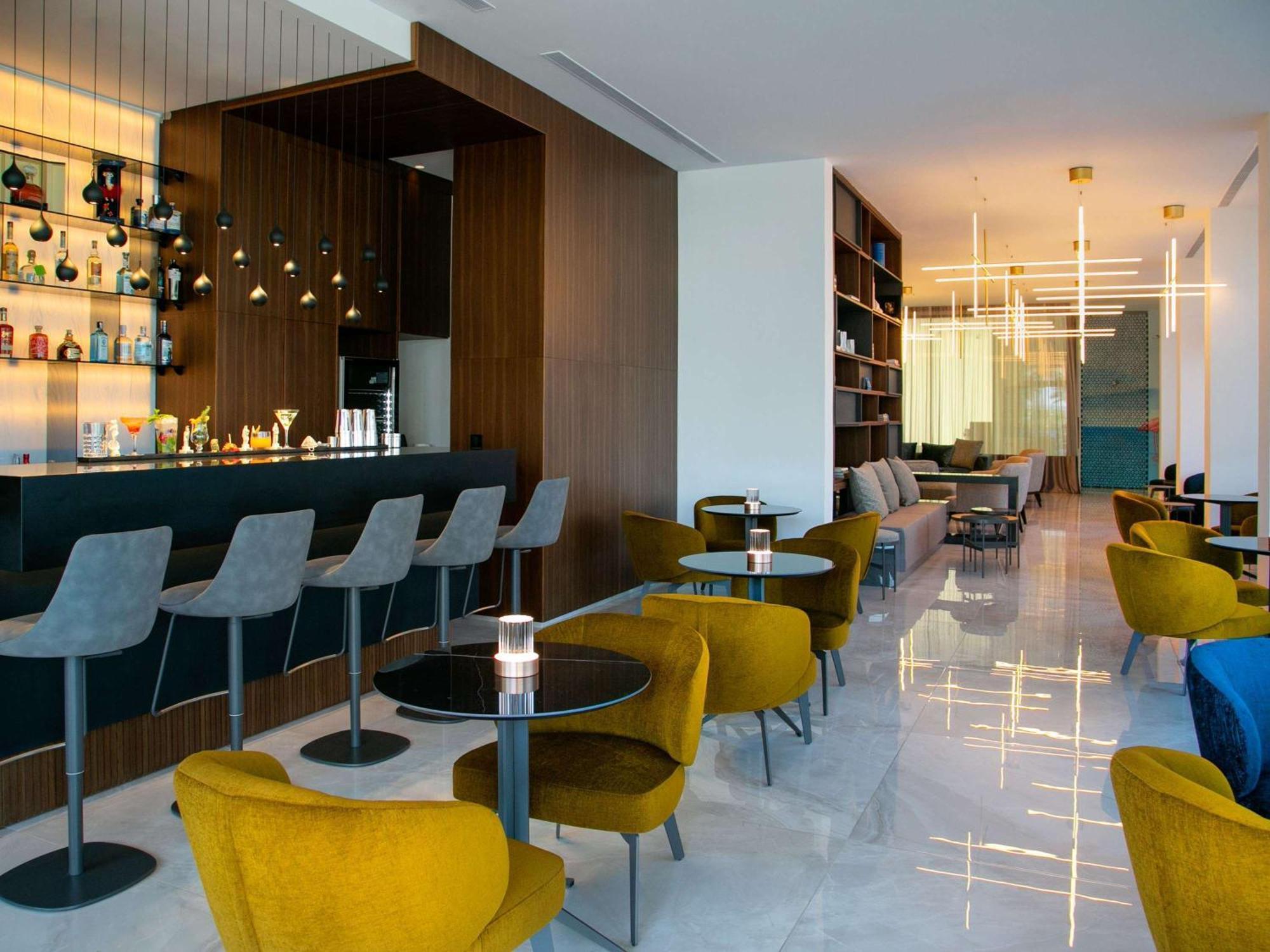 Mercure Larnaca Beach Resort Buitenkant foto