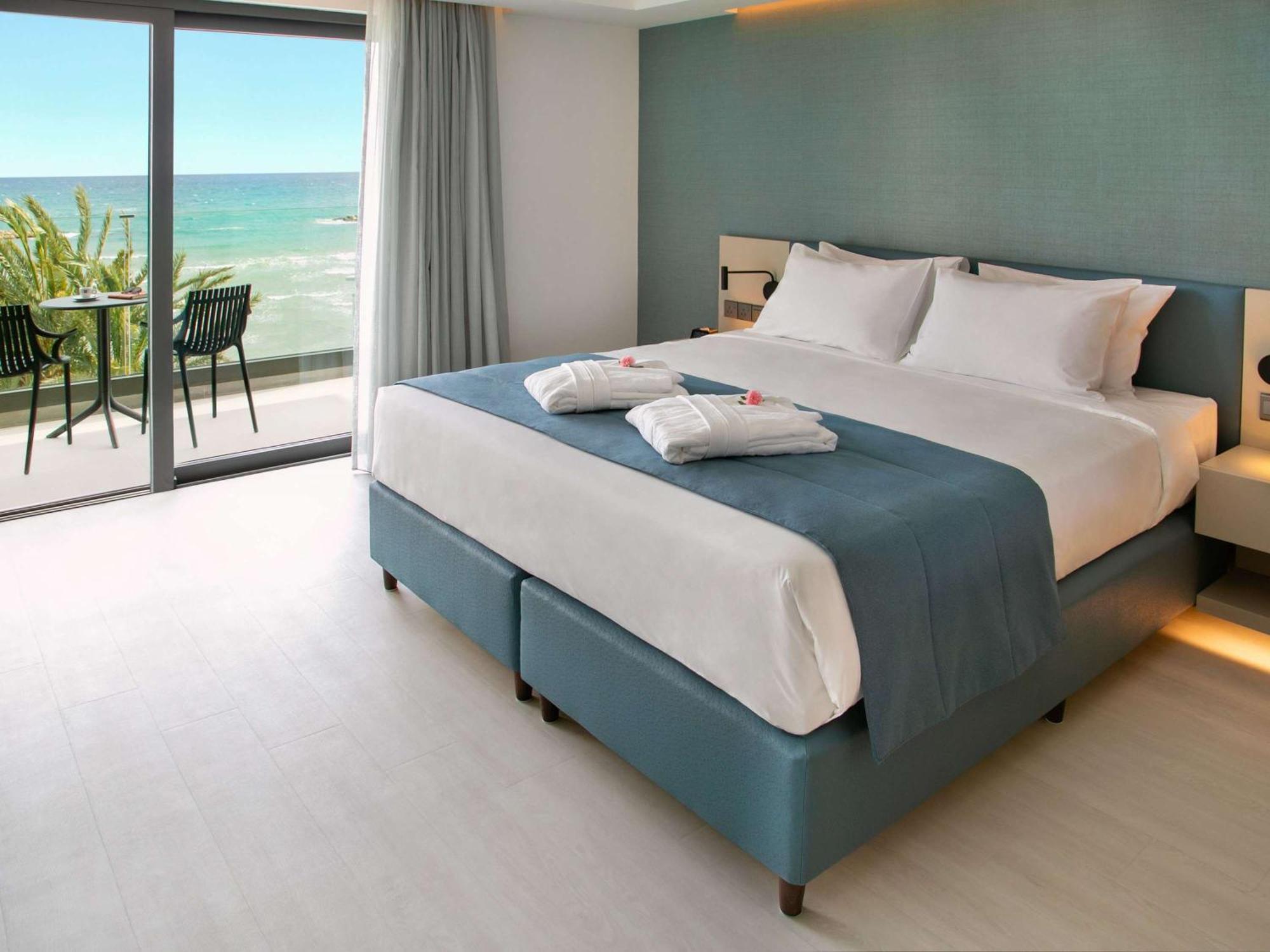 Mercure Larnaca Beach Resort Buitenkant foto