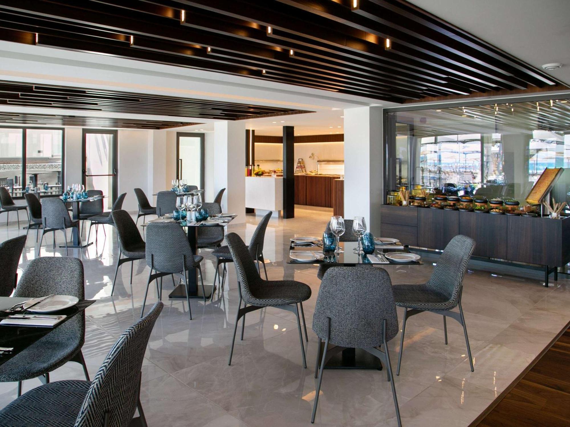 Mercure Larnaca Beach Resort Buitenkant foto