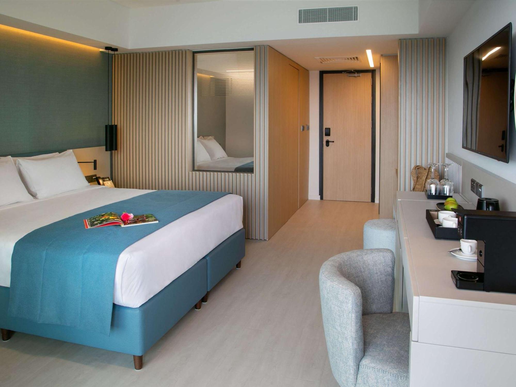 Mercure Larnaca Beach Resort Buitenkant foto