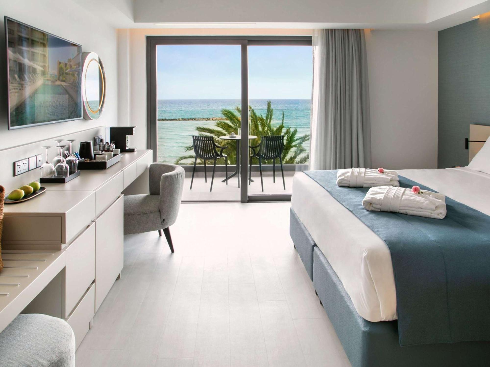 Mercure Larnaca Beach Resort Buitenkant foto