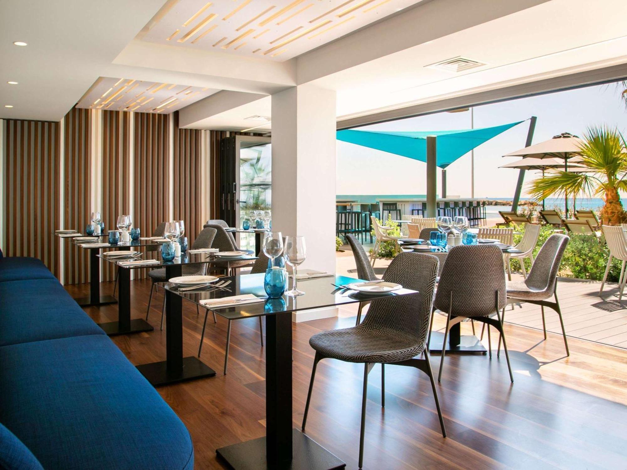 Mercure Larnaca Beach Resort Buitenkant foto