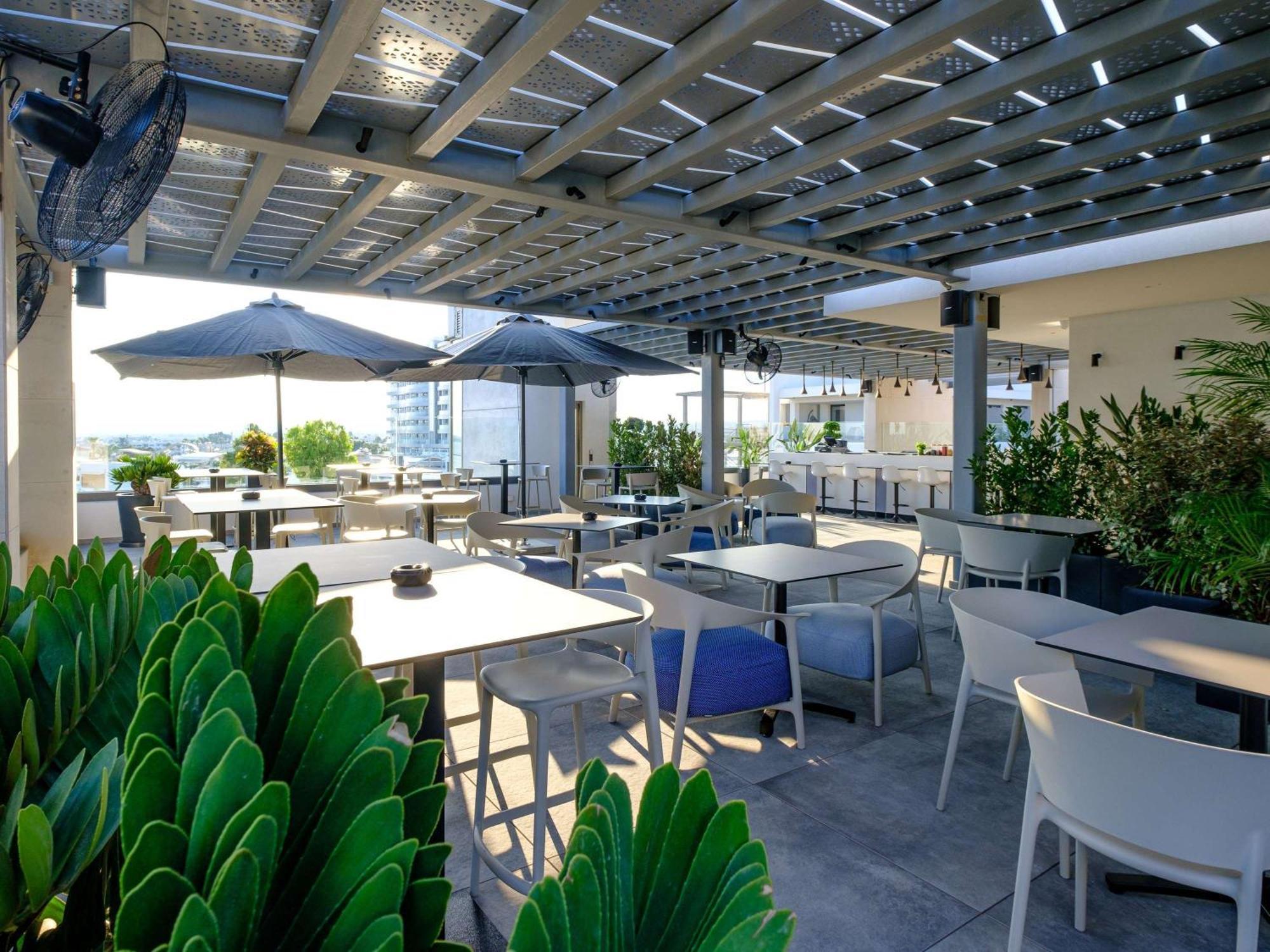 Mercure Larnaca Beach Resort Buitenkant foto