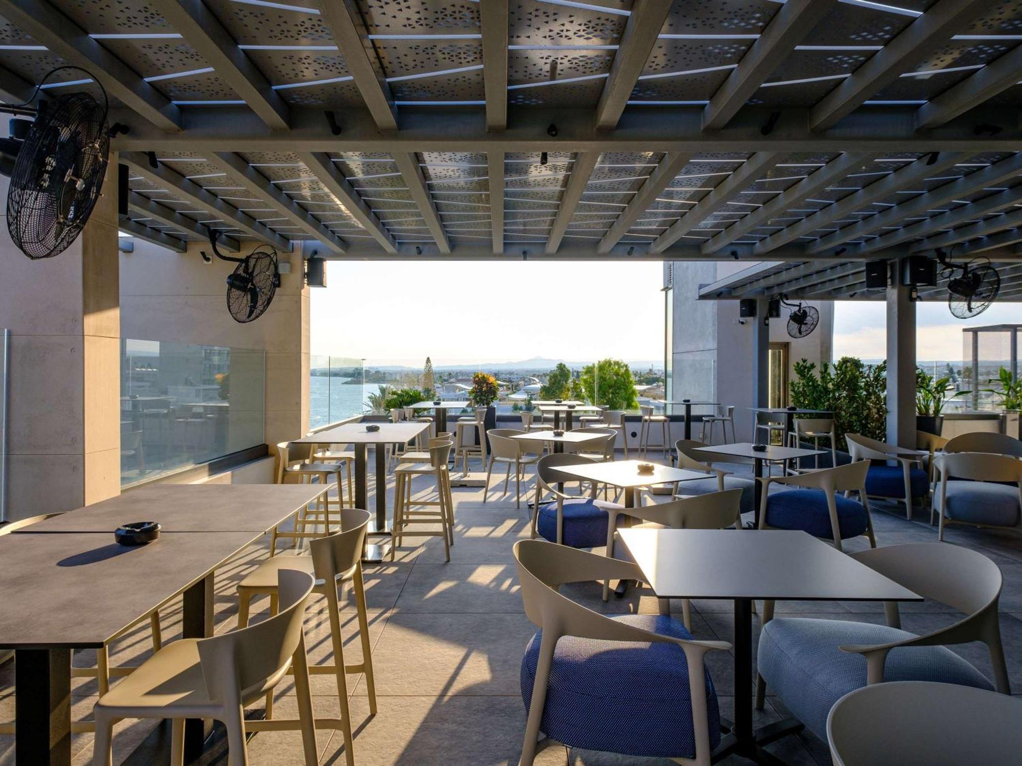 Mercure Larnaca Beach Resort Buitenkant foto
