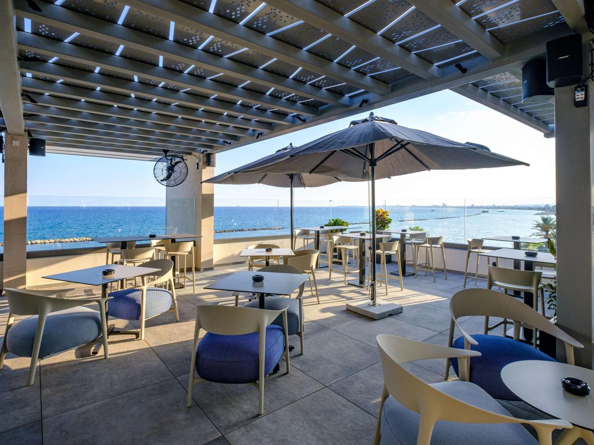 Mercure Larnaca Beach Resort Buitenkant foto