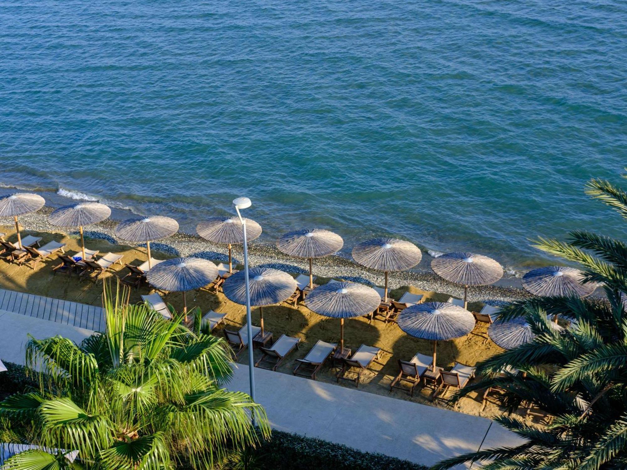 Mercure Larnaca Beach Resort Buitenkant foto